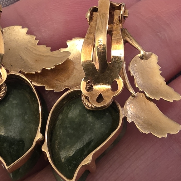 14 Karat Gold Leaf Clip-On Earrings with Green Jade Heart Leaves - Picture 9 of 11